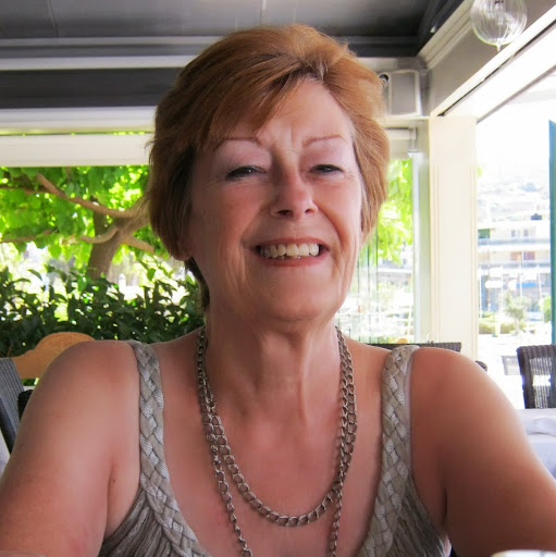 Lynda Holliday Photo 8