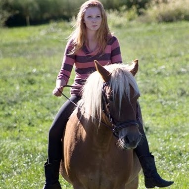 Dixie Johnston Photo 5