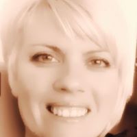Mel Fuller Photo 7