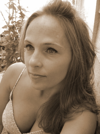 Leah Yates Photo 13