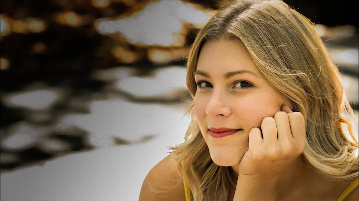 Corinne Holland Photo 15