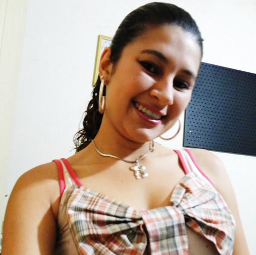 Pamela Pereira Photo 16