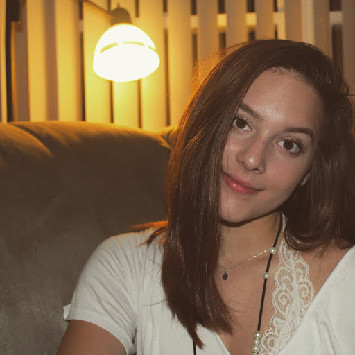 Holly Benton Photo 11