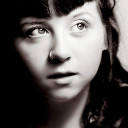 Alison Quinn Photo 15