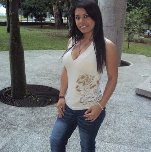 Johana Alvarado Photo 14