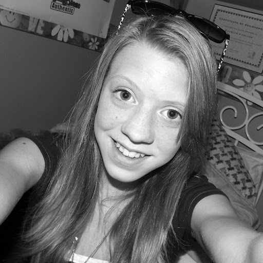 Katie Carlton Photo 9