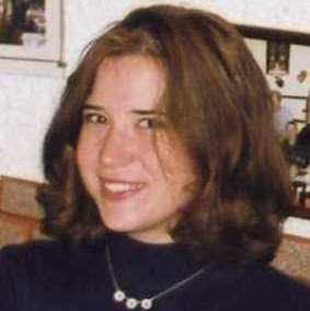 Nicole Hallett Photo 10