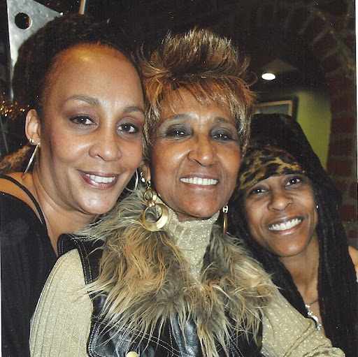 Yvonne Thompson Photo 11