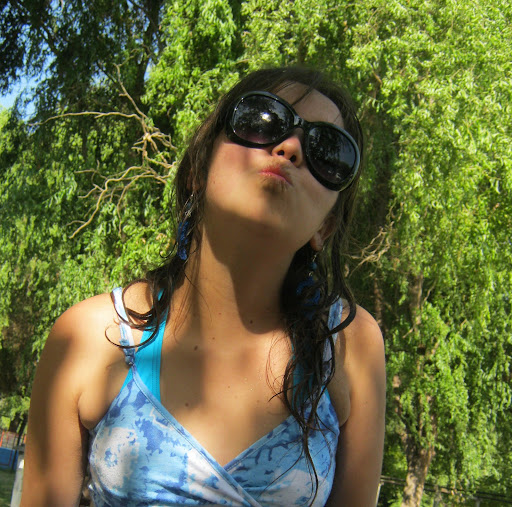 Victoria Gonzalez Photo 14