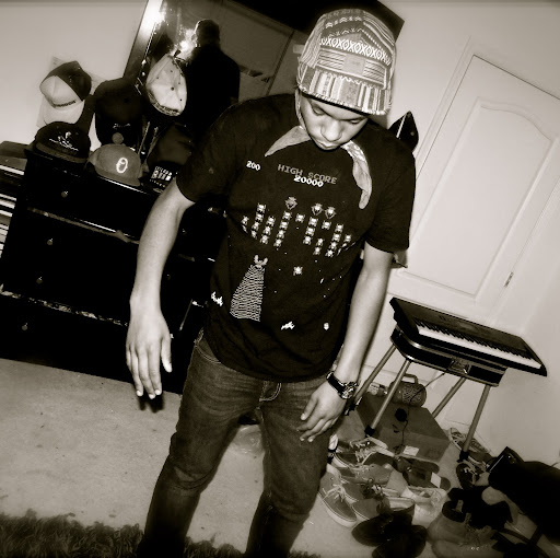 Chad Hinson Photo 8
