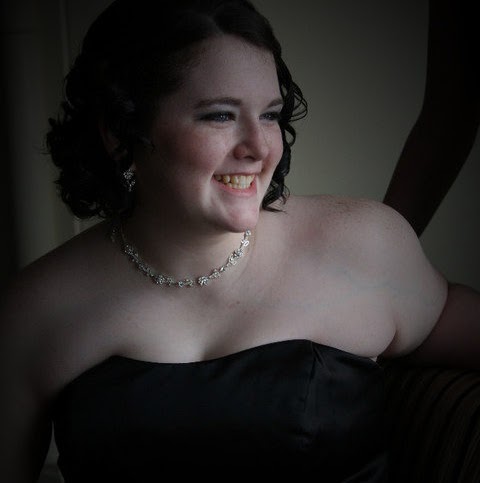 Nicole Farrell Photo 16