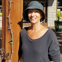 Julie Leuthold Photo 1