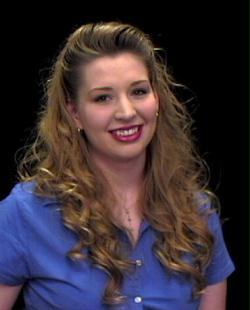 Julie Nolan Photo 18
