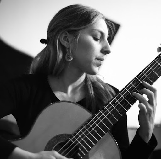 Caroline Schneider Photo 15