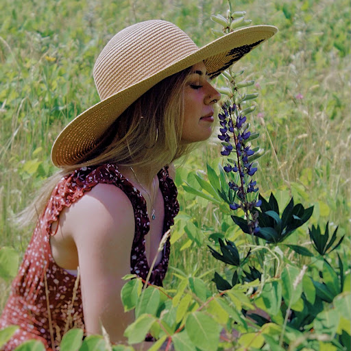 Emily James Photo 13