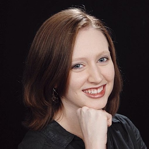 Elizabeth Carlisle Photo 11