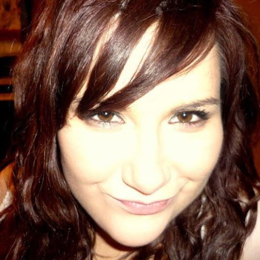 Laura Dillon Photo 12