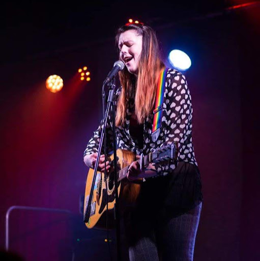 Rebecca Eaves Photo 12