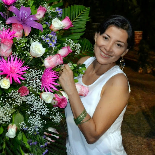 Shirley Luna Photo 16