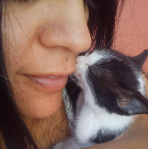 Laura Paz Photo 14