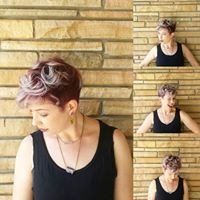 Kelly Leake Photo 4