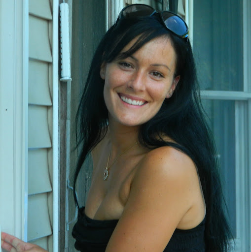 Melanie Roman Photo 15