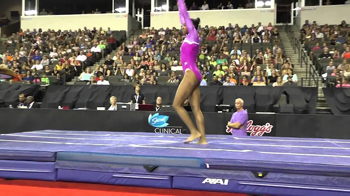 Taylor Lawson Photo 36