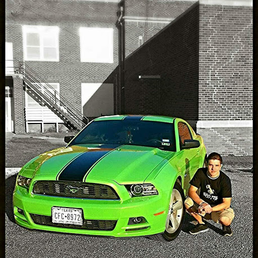 Aaron Saenz Photo 16
