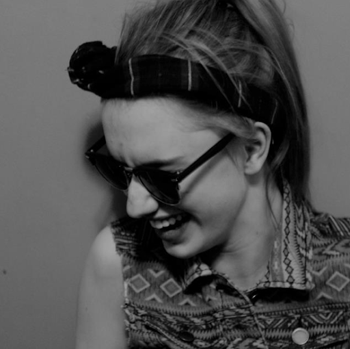 Claire Hunter Photo 15