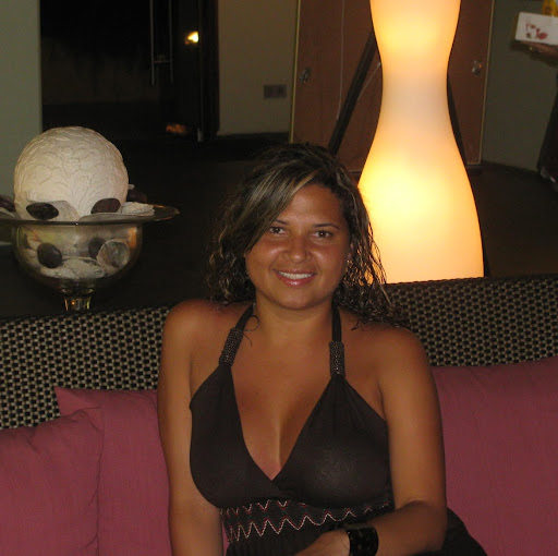 Michelle Caro Photo 9