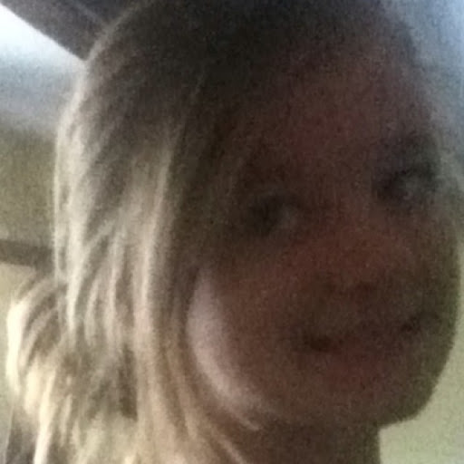 Ella Mills Photo 16