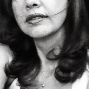 Roberta Gomes Photo 16