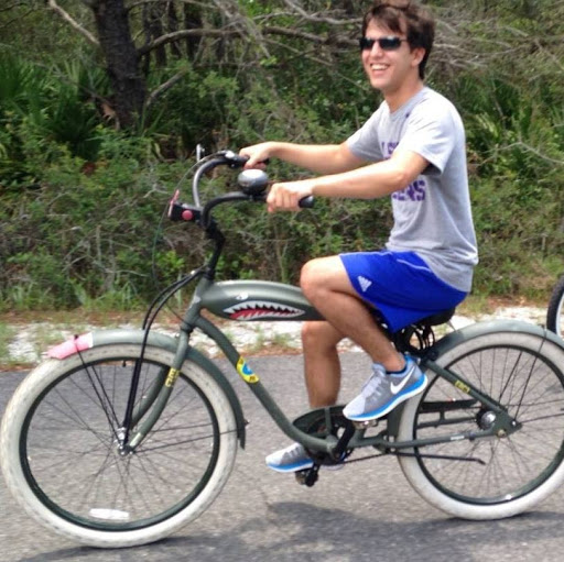 Max Alvarez Photo 11