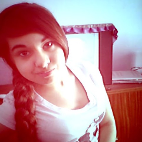 Angie Rosales Photo 13