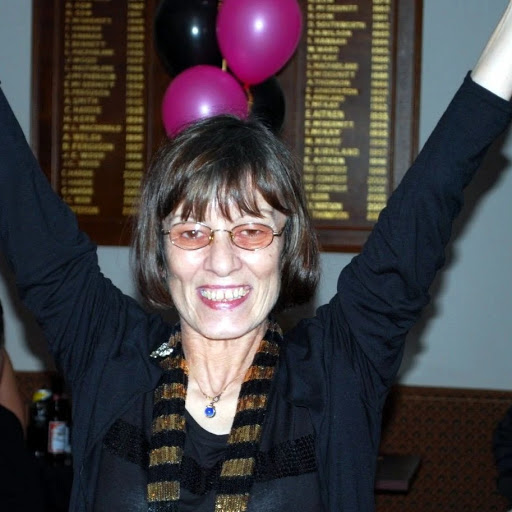 Alice Campbell Photo 15