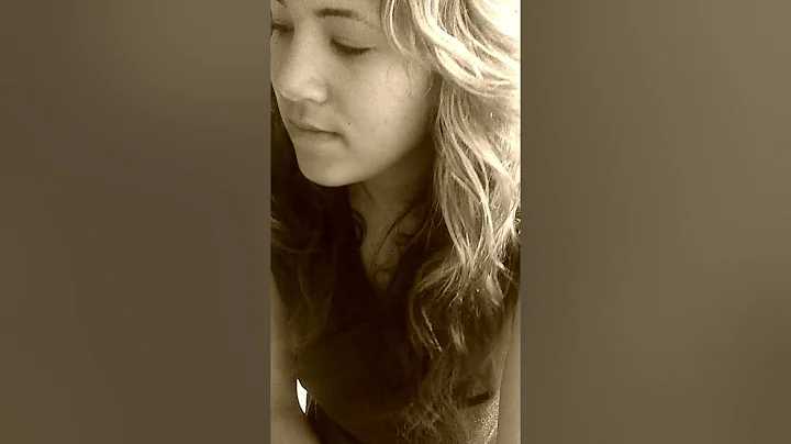 Elizabeth Morales Photo 23