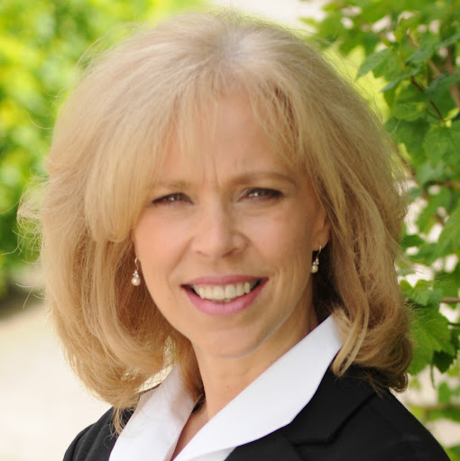 Lynn Hunter Photo 11