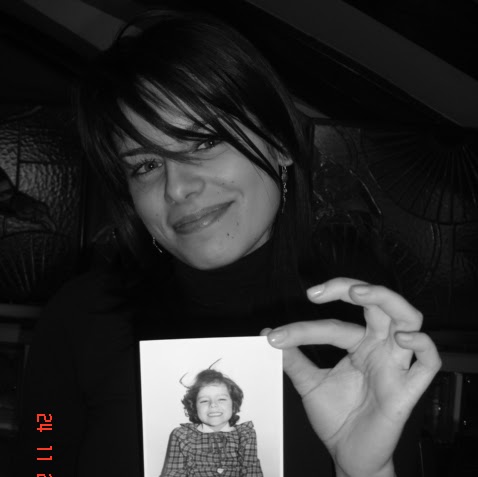 Emma Rhodes Photo 16