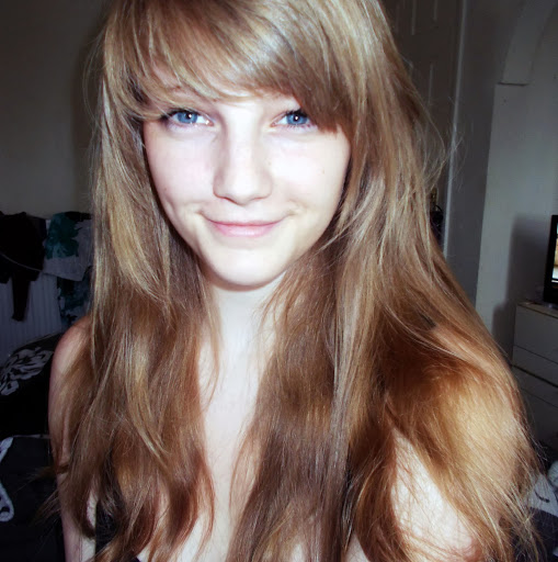 Holly Power Photo 9