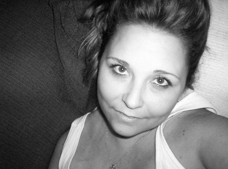 April Lynch Photo 17