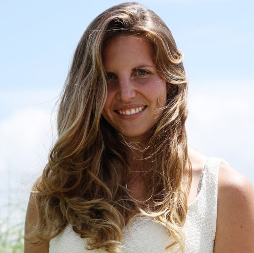 Hillary Schneider Photo 10
