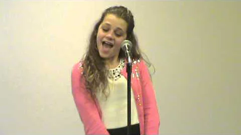 Molly Farrell Photo 24