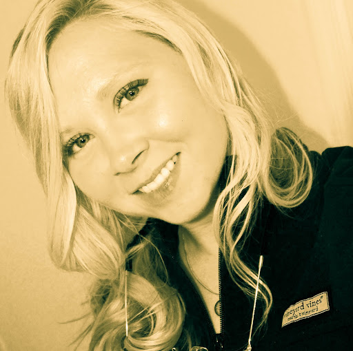 Anna Armstrong Photo 10