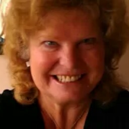 Julie Shaw Photo 15