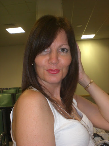 Julie Winter Photo 11