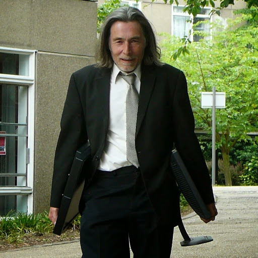 Daniel Cahill Photo 8