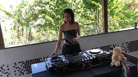 Ana Valeriano Photo 21
