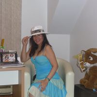 Elizabeth Raphael Photo 5