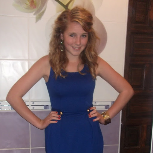 Chloe Reynolds Photo 9