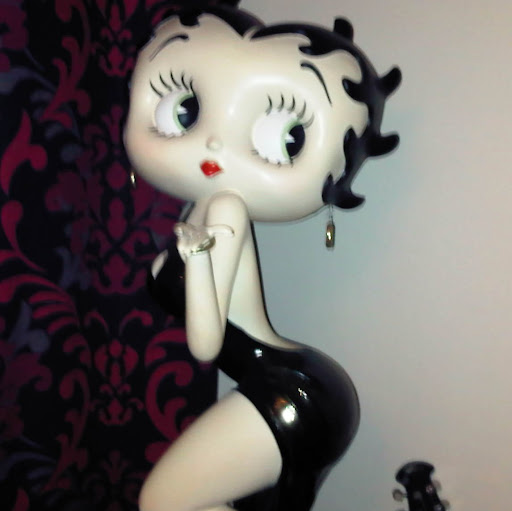 Maxine Hunter Photo 12